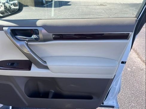 Used 2019 Lexus GX 460 Premium AWD/4WD image 17