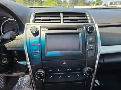 Used 2015 Toyota Camry SE w/ Moonroof Package FWD image 25