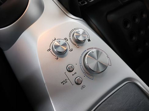 Used 2005 Ford GT RWD image 31