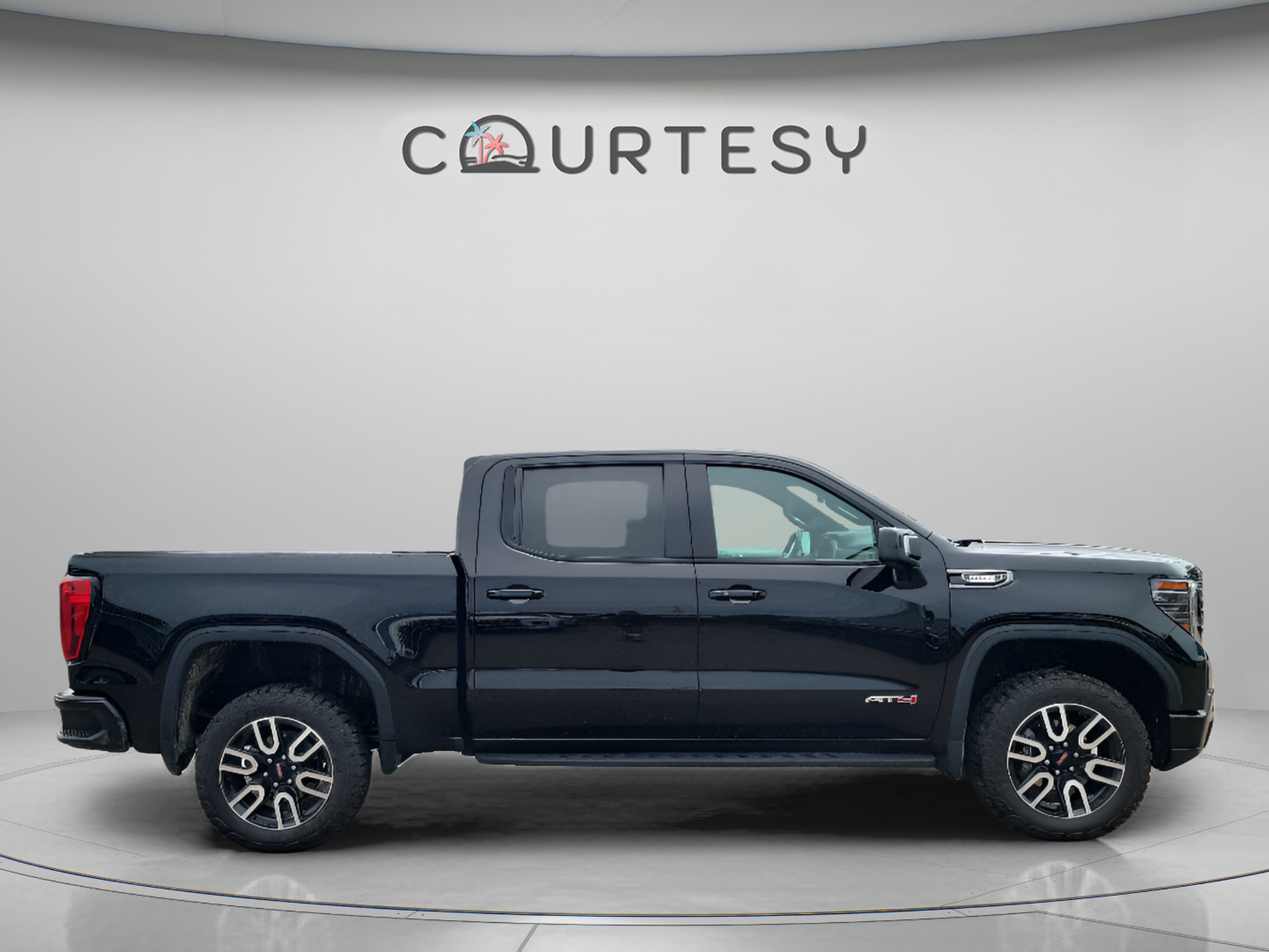 Used 2023 GMC Sierra 1500 AT4 w/ AT4 Premium Package AWD/4WD image 4