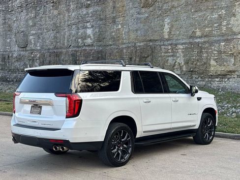 Used 2024 GMC Yukon XL Denali w/ Advanced Technology Package image 4