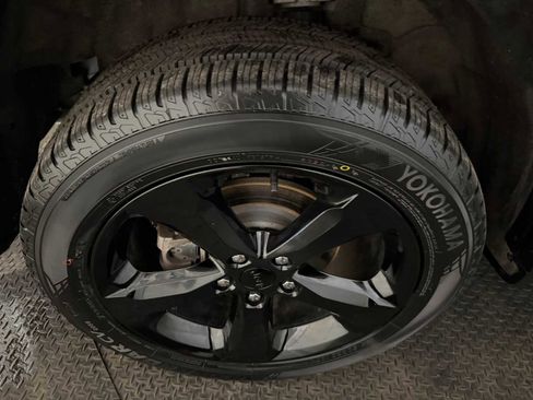 Used 2023 Jeep Grand Cherokee Limited w/ Black Appearance Package image 13