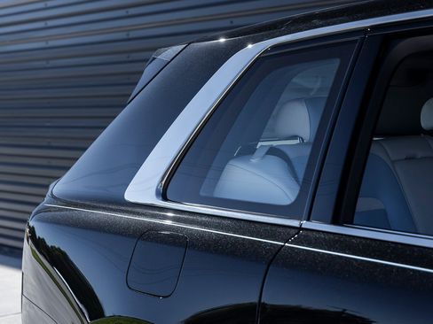 Used 2025 Rolls-Royce Cullinan image 24