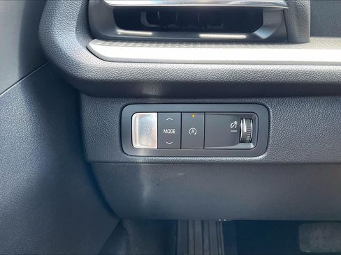 Used 2025 Chevrolet Traverse LT w/ Driver Confidence Package FWD image 33