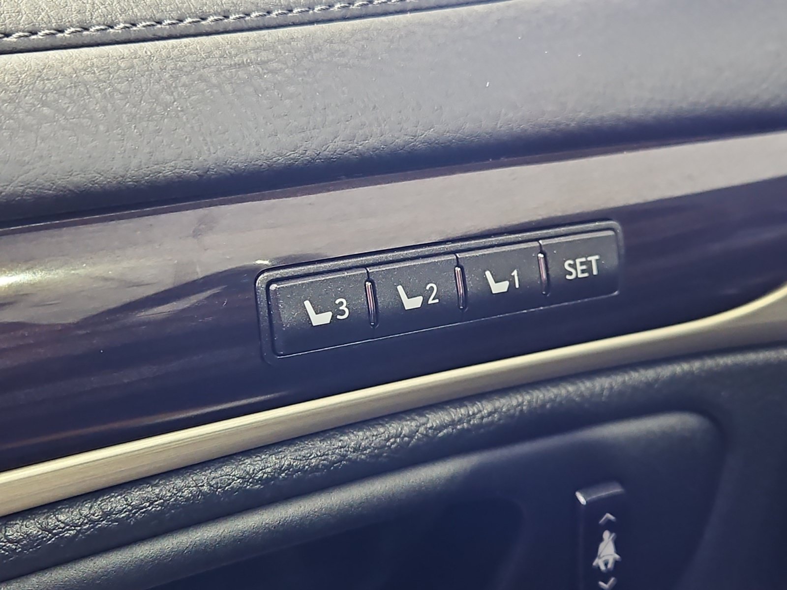 Used 2014 Lexus LS 460 w/ Comfort Package RWD image 18