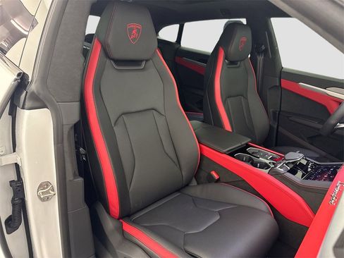 Used 2025 Lamborghini Urus SE image 28