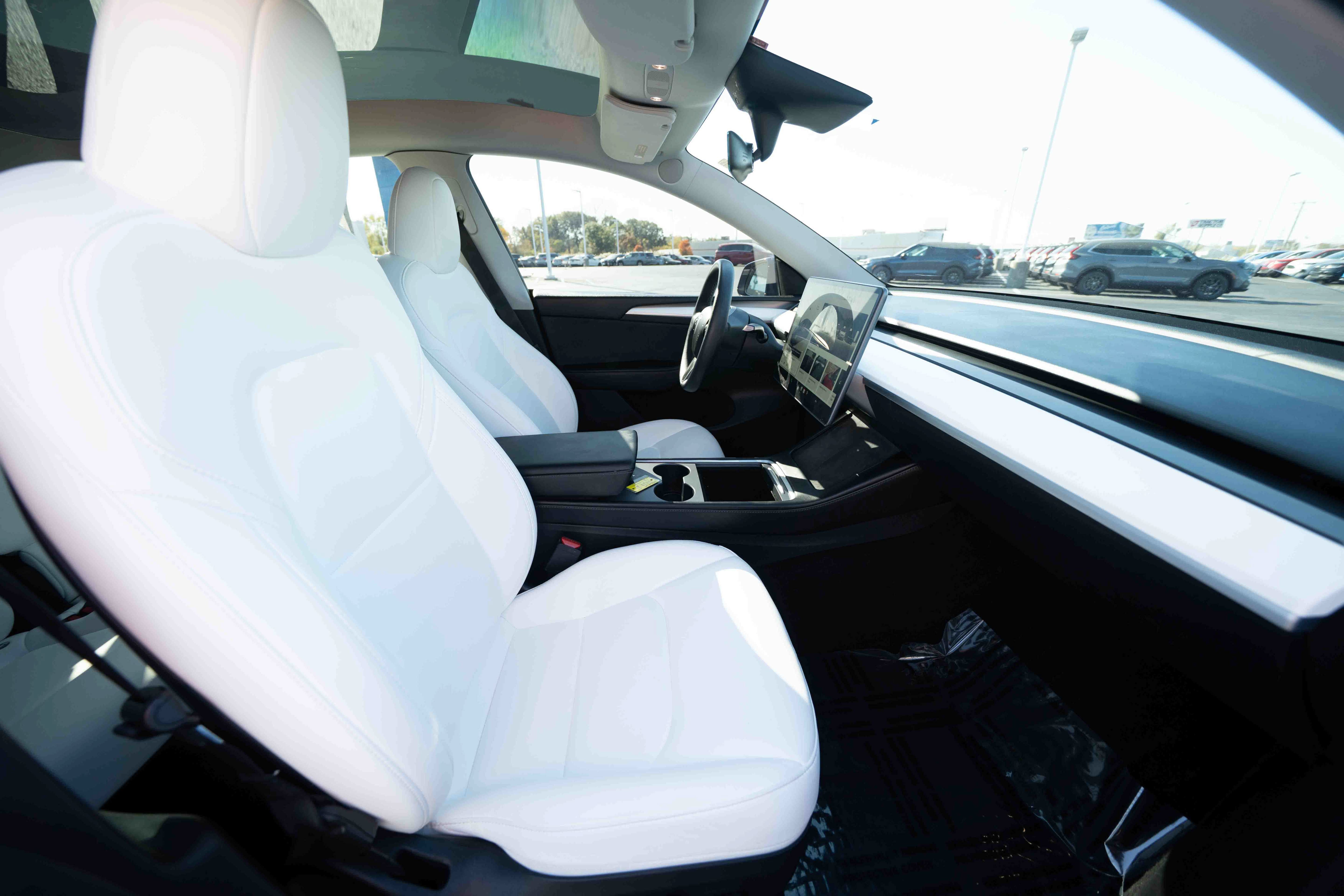 Used 2023 Tesla Model Y Performance AWD/4WD image 25
