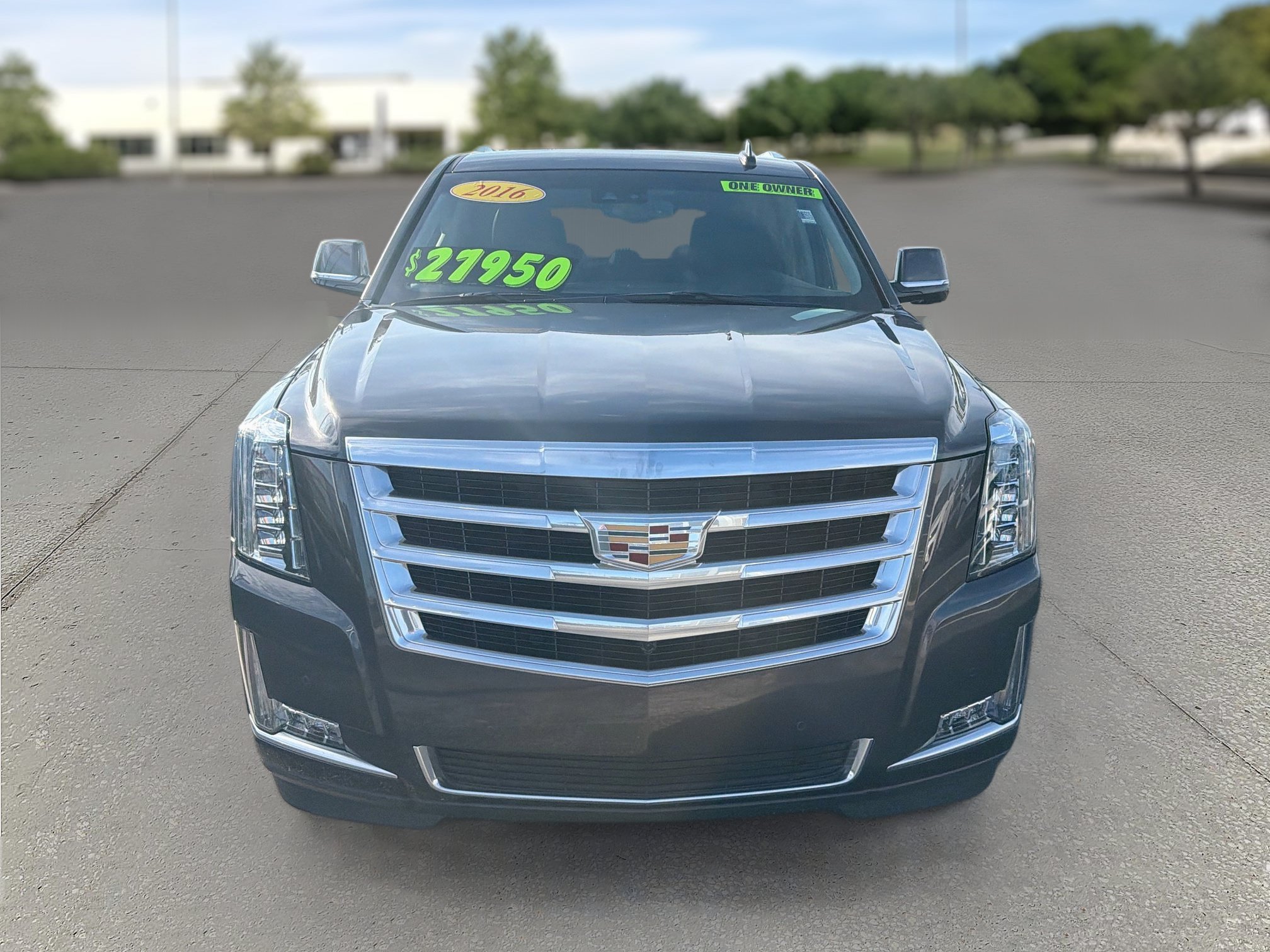 Used 2016 Cadillac Escalade Luxury AWD/4WD image 2