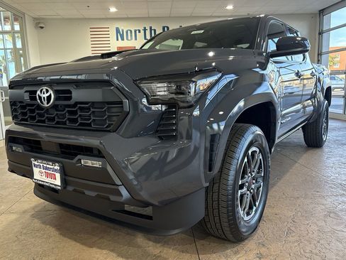 Used 2025 Toyota Tacoma TRD Sport image 6