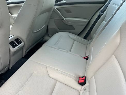 Used 2015 Volkswagen Golf TDI SE image 5