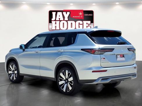 Used 2025 Mitsubishi Outlander SE AWD/4WD image 4