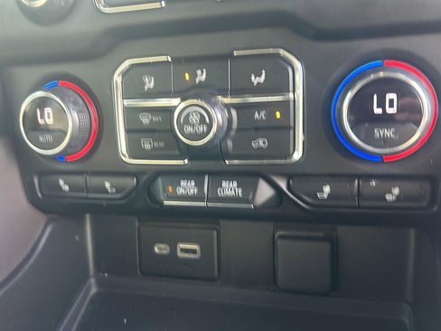 Used 2021 Chevrolet Tahoe LT w/ LT Signature Package image 7