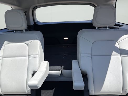 New 2026 Lincoln Aviator 2WD image 21