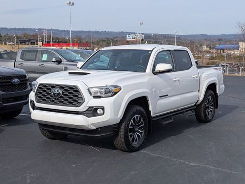 Used 2021 Toyota Tacoma TRD Off-Road image 3
