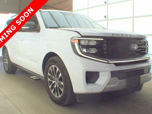 Used 2025 Ford Expedition Max Platinum AWD/4WD image 3