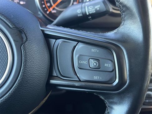 Used 2021 Jeep Gladiator Willys image 22