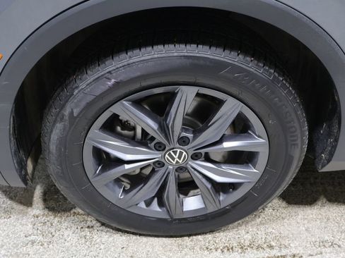 Used 2022 Volkswagen Tiguan SE image 9