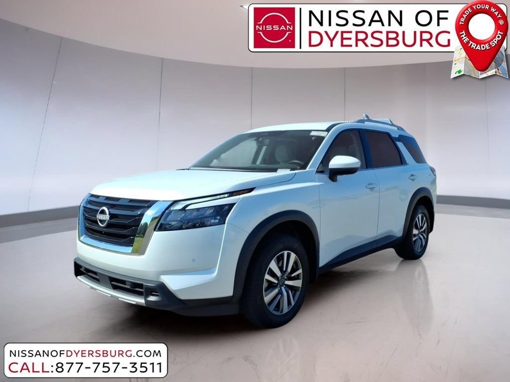 Used 2025 Nissan Pathfinder SL FWD image 7
