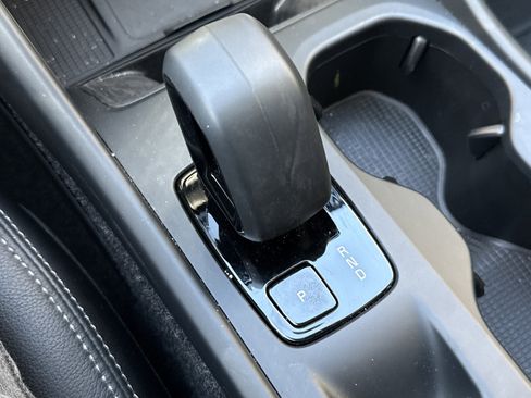 Used 2025 Volvo XC40 B5 Core image 20