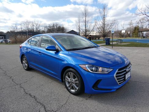 Used 2017 Hyundai Elantra SE image 3