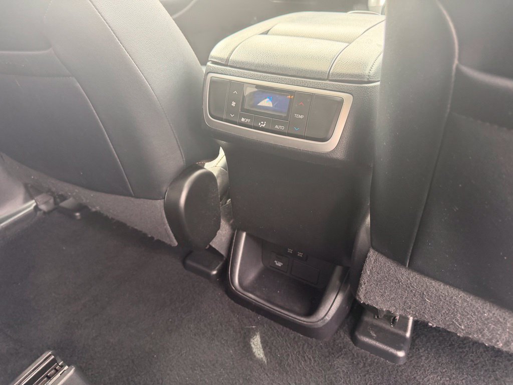 Used 2019 Toyota Highlander XLE FWD image 39