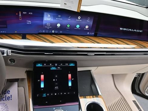 Certified 2025 Cadillac Escalade Premium Luxury Platinum AWD/4WD image 24