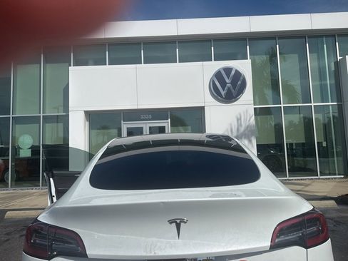 Used 2023 Tesla Model Y Long Range image 3