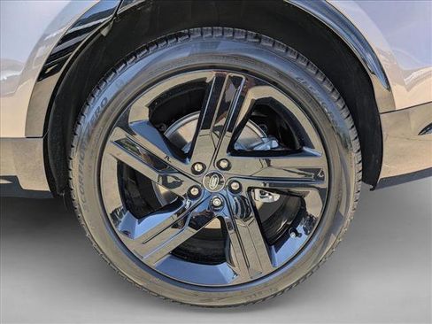 New 2025 Land Rover Discovery Dynamic SE image 10