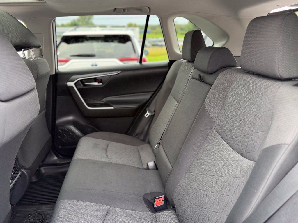 Used 2021 Toyota RAV4 XLE w/ Convenience Package AWD/4WD image 6