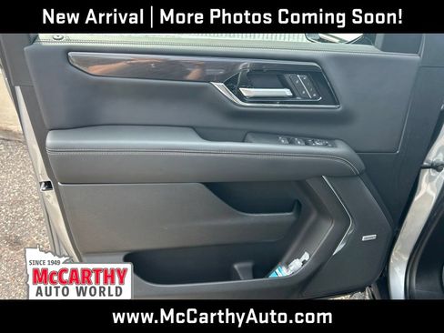 Used 2026 GMC Yukon Elevation w/ Elevation Premium Package AWD/4WD image 9