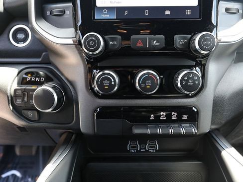 New 2026 RAM 1500 Big Horn AWD/4WD image 18