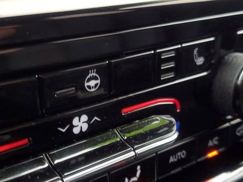 Used 2023 Jeep Grand Cherokee Limited image 30