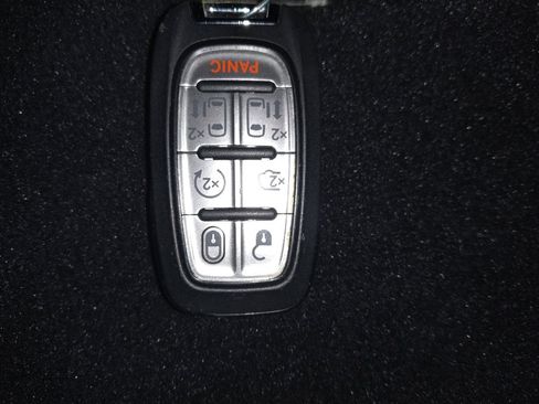 Used 2025 Chrysler Pacifica Select FWD image 32