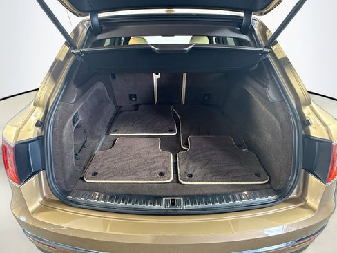 Used 2019 Bentley Bentayga image 35