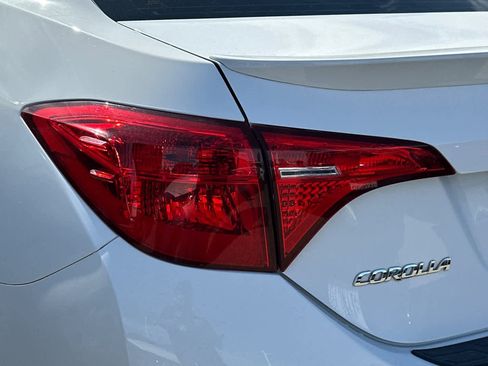 Used 2018 Toyota Corolla SE w/ Carpet Mat Package (TMS) image 15