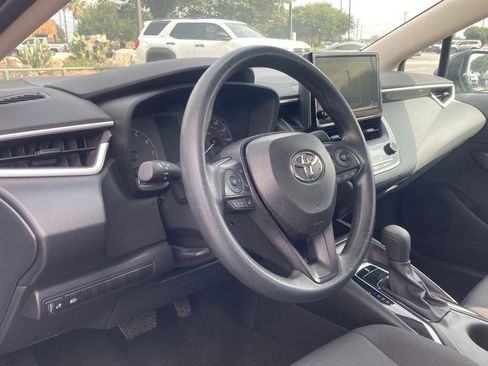 Used 2025 Toyota Corolla LE FWD image 9