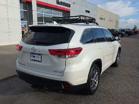 Used 2017 Toyota Highlander XLE AWD/4WD image 5