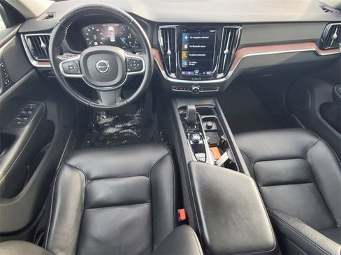 Used 2022 Volvo S60 B5 Momentum image 14