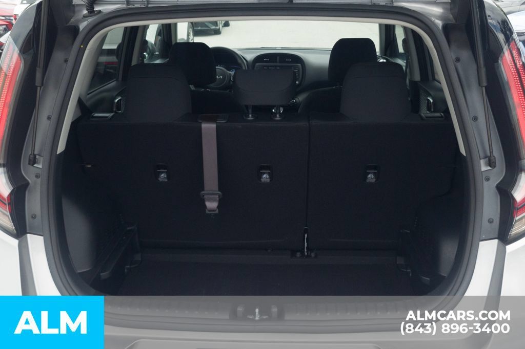 Used 2025 Kia Soul LX FWD image 8