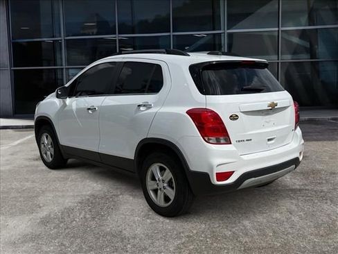 Used 2020 Chevrolet Trax LT w/ LT Convenience Package AWD/4WD image 3