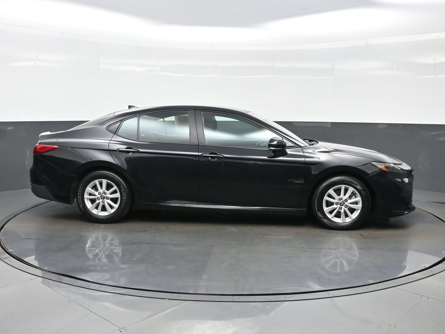 Used 2025 Toyota Camry LE FWD image 7
