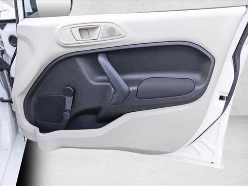 Used 2013 Ford Fiesta S image 27