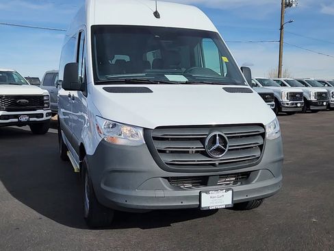 Used 2023 Mercedes-Benz Sprinter 2500 image 4