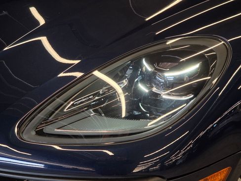 Certified 2022 Porsche Macan S w/ Premium Package Plus AWD/4WD image 28
