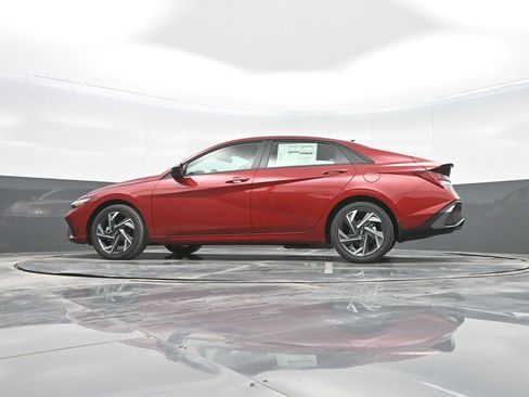Used 2025 Hyundai Elantra SEL FWD image 33