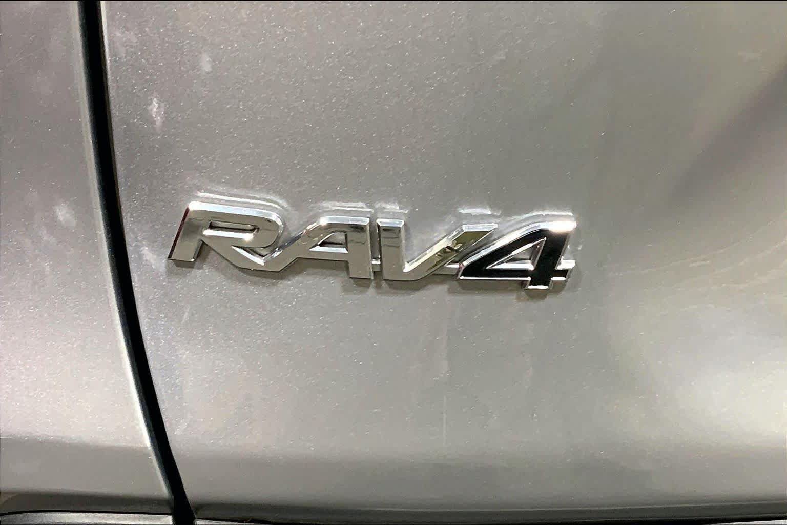 Used 2025 Toyota RAV4 XLE AWD/4WD image 31