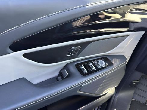 Used 2024 Lincoln Nautilus Reserve image 12