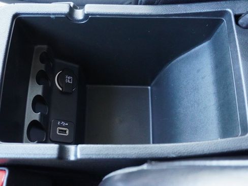 Used 2019 Jeep Cherokee Latitude Plus w/ Comfort/Convenience Group image 22