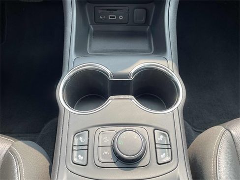 Used 2024 GMC Terrain SLT image 12