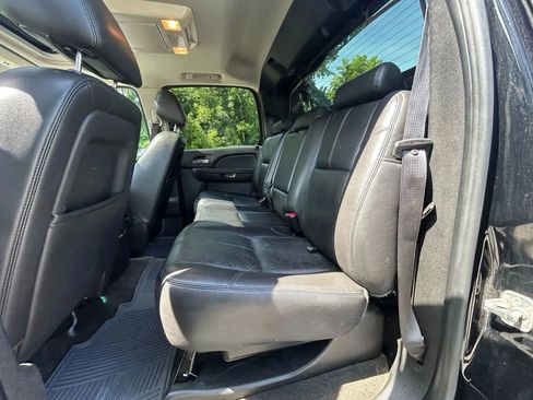 Used 2013 Chevrolet Avalanche LT image 30